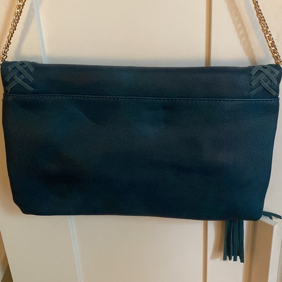 Deep turquoise color bag, golden zipper and chain, tassel and magnet clips. - Picture 2 of 6